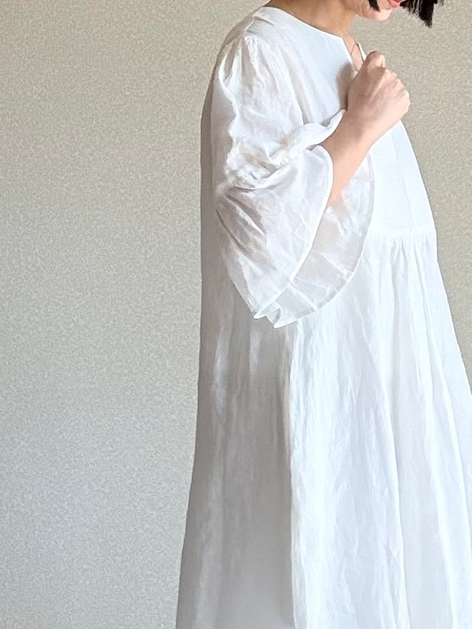 フリルスリーブ　ワンピース