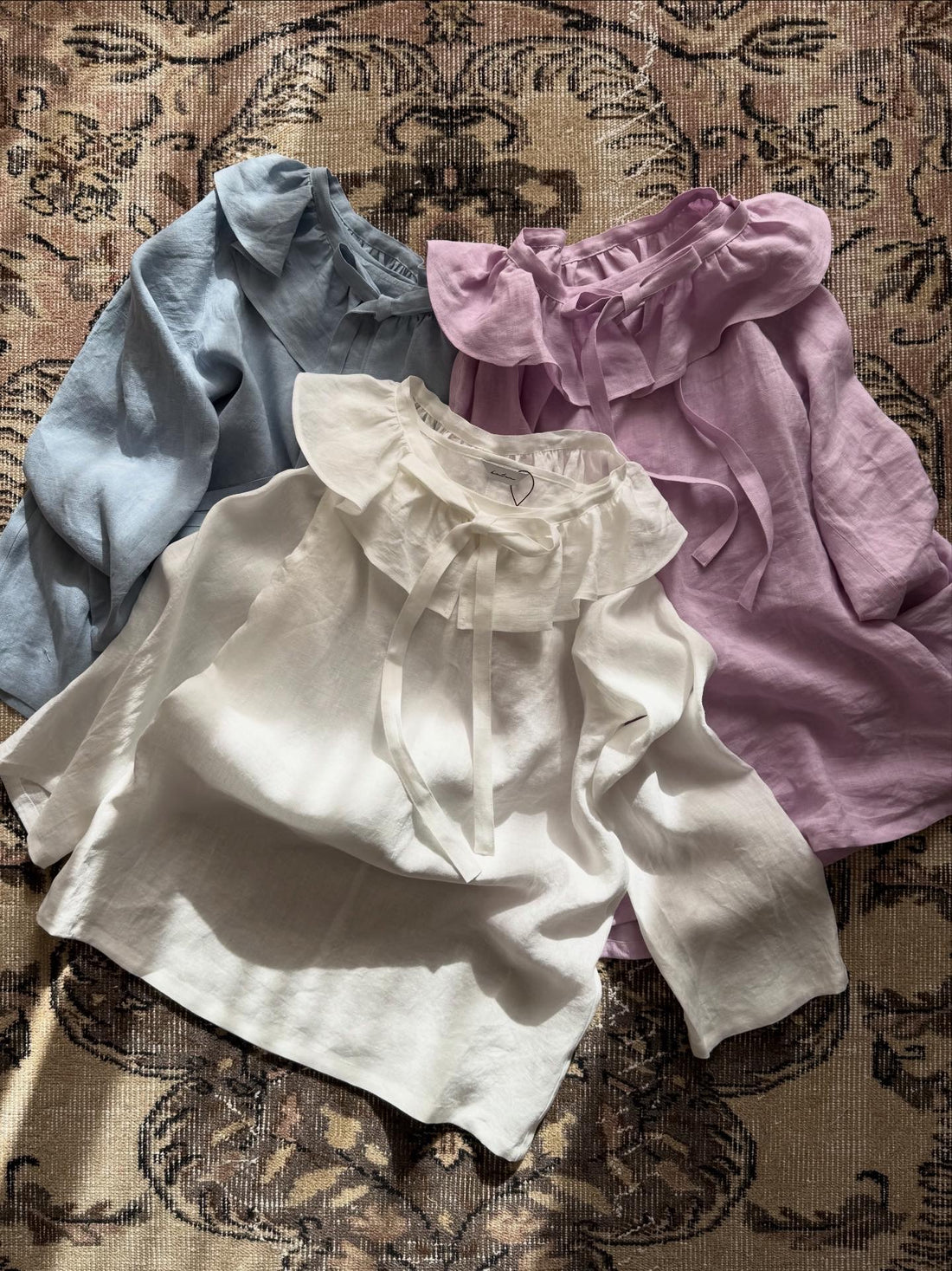 つけ襟りフリルブラウス