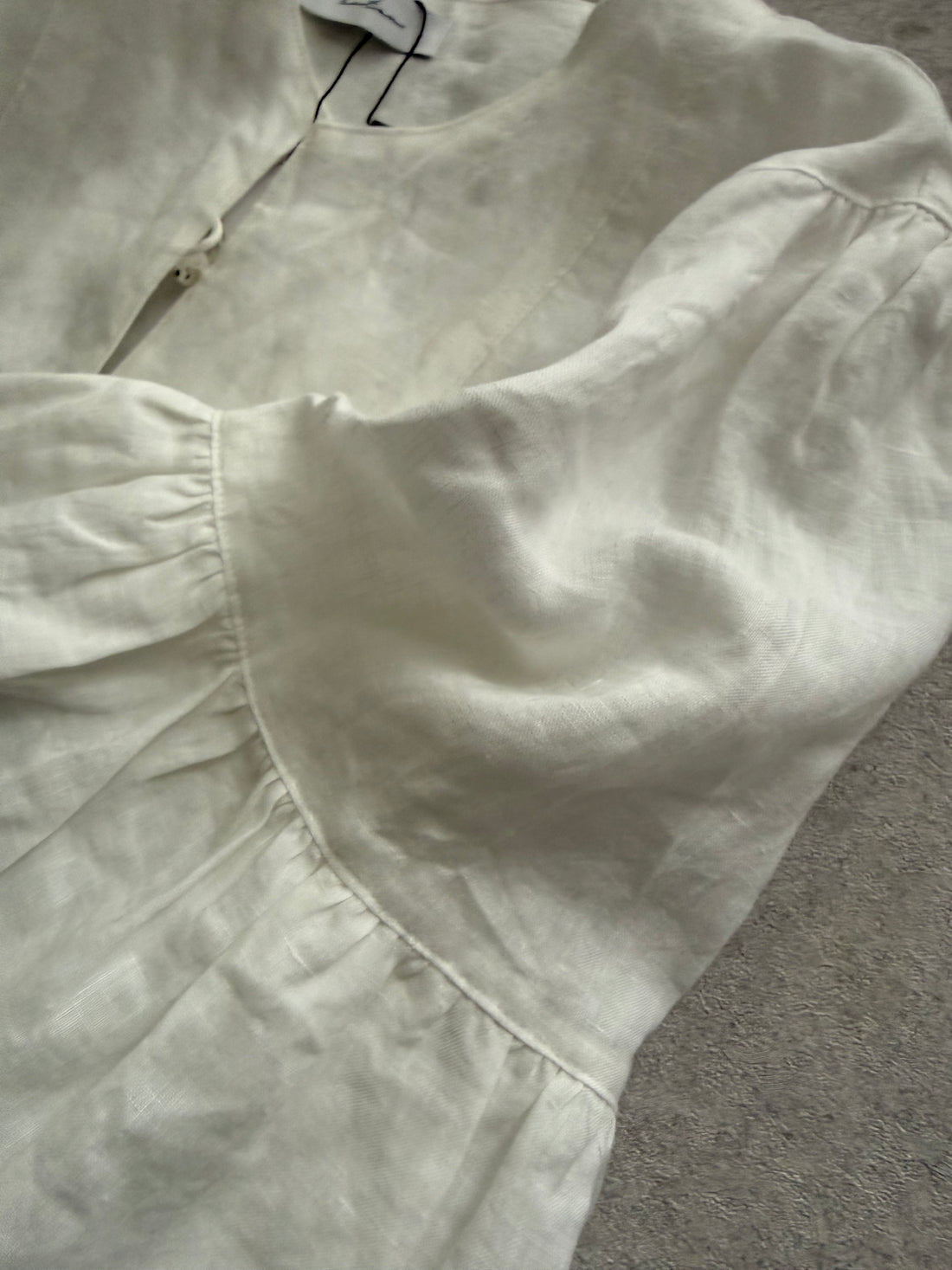 フリルスリーブ　ワンピース